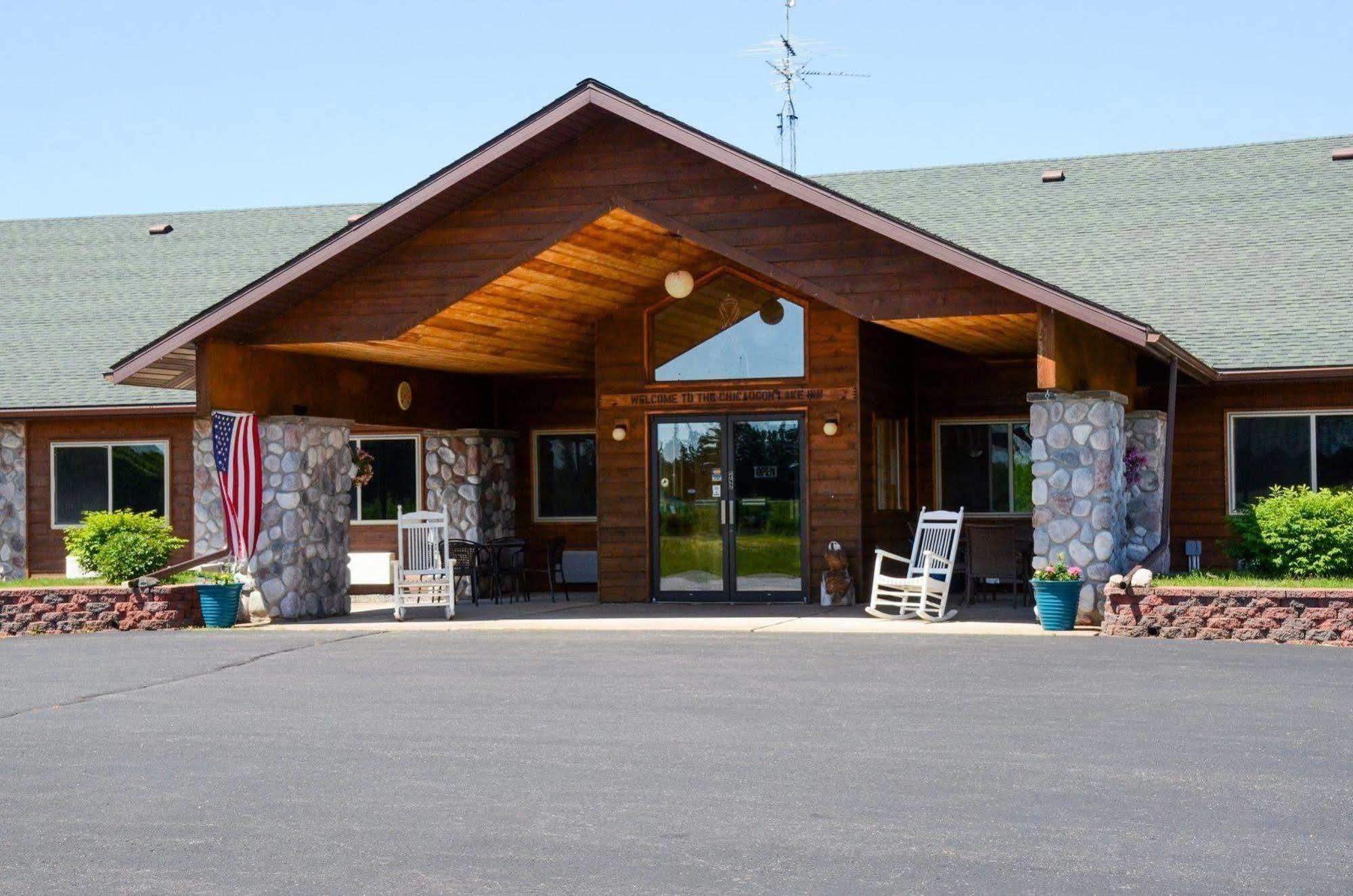 Chicaugon Lake Inn Gaastra Exterior photo